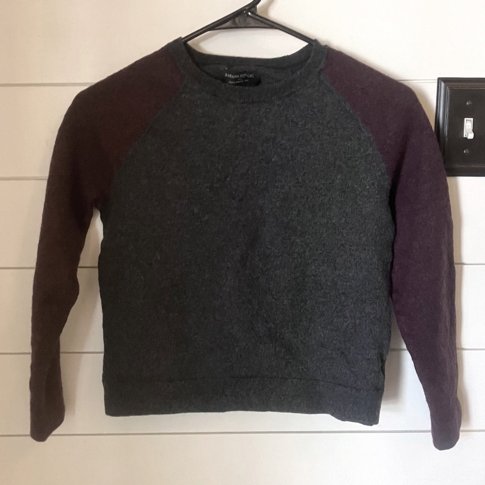 Boy's Banana Republic Merino Wool sweater. Size M